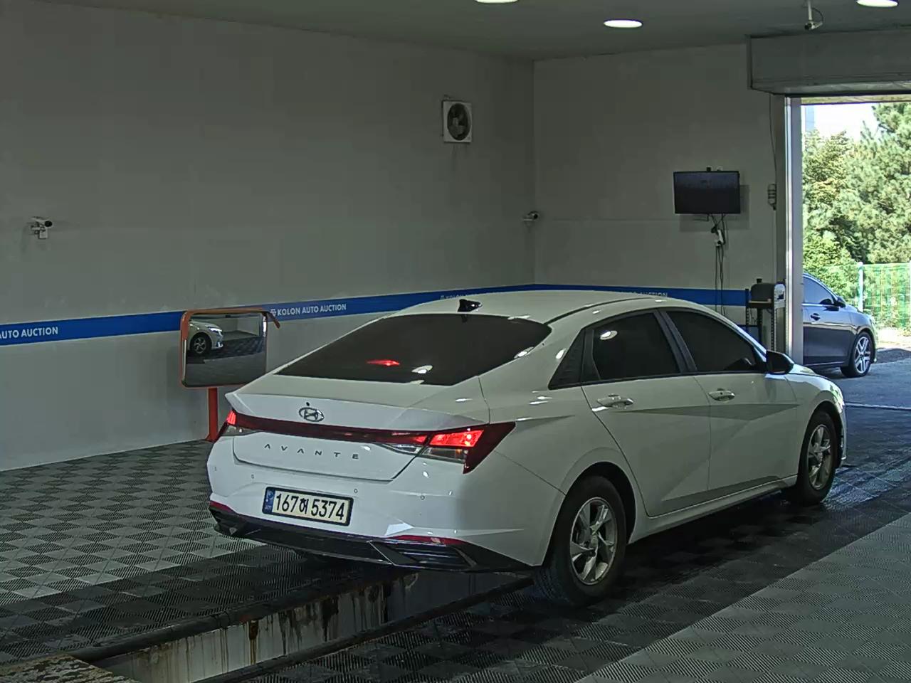 هيونداي أفانتي 2021 MODERN