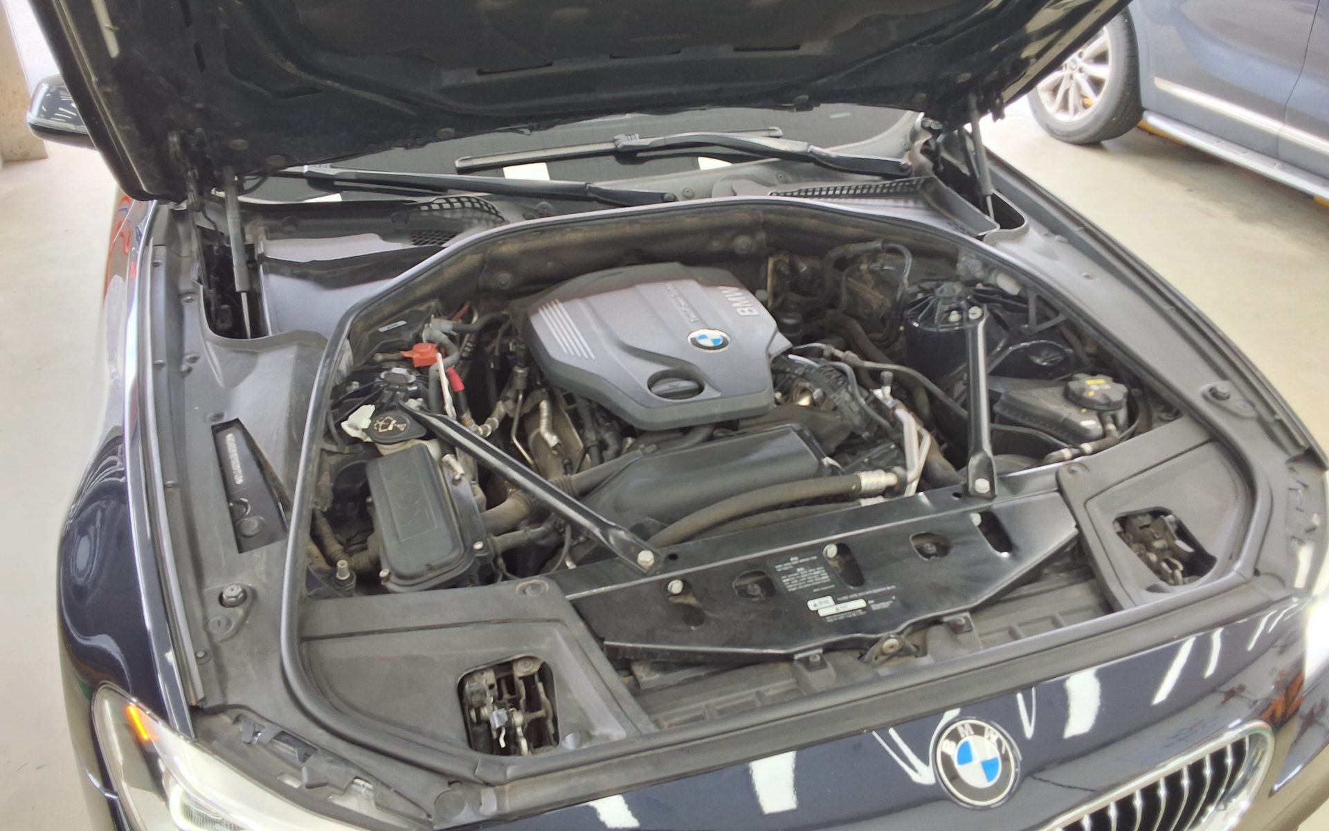 بي إم دبليو 5 Series (6Th Gen) 520D M Aerodynamic Pro 2016 520d