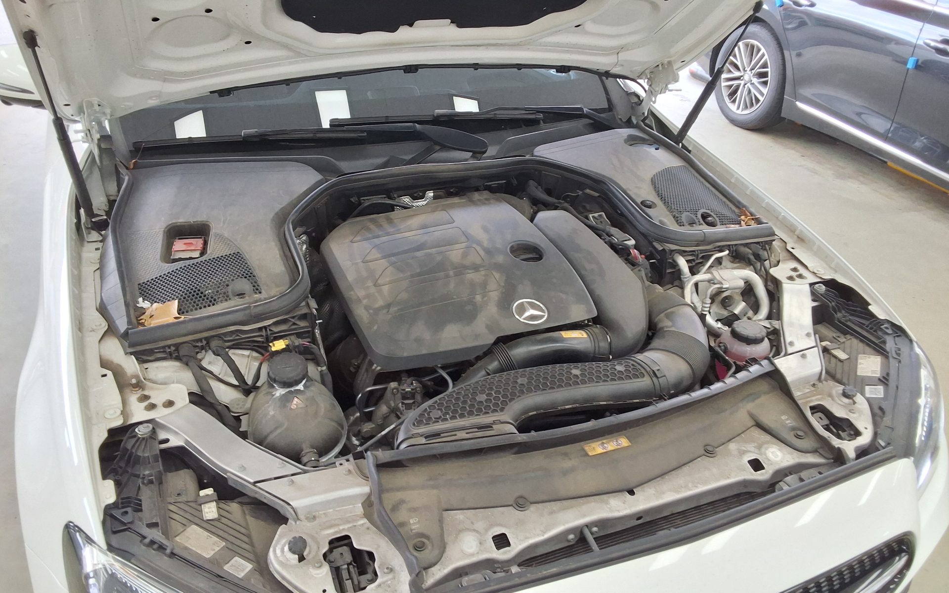 مرسيدس بنز E Class 2022 4MATIC LINE