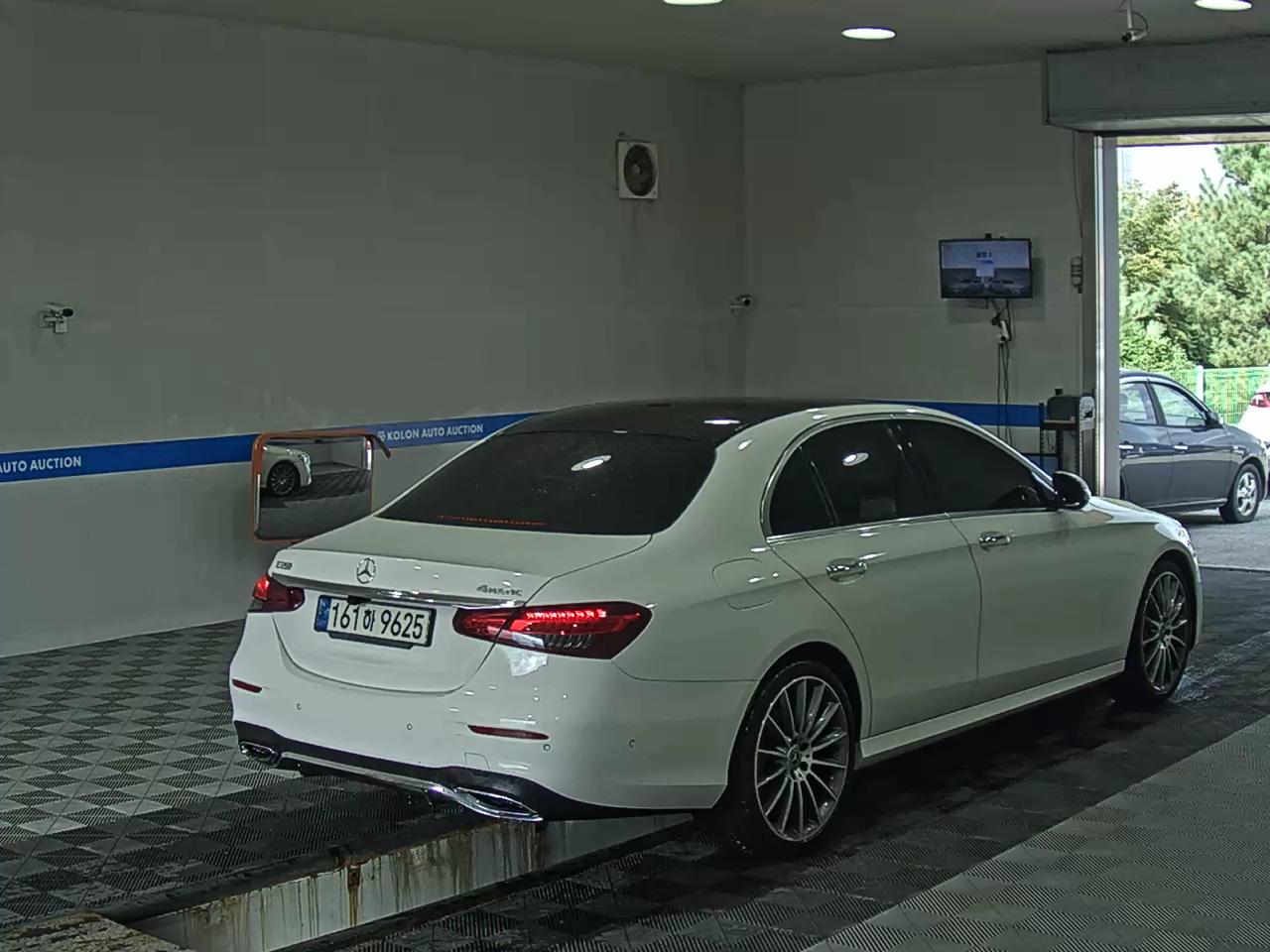مرسيدس بنز E Class 2022 4MATIC LINE