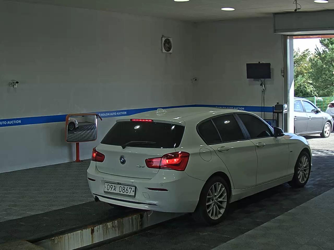بي إم دبليو 1 Series (2Nd Gen) 5 أبواب 118D Sport Line 2016 SPORT LINE