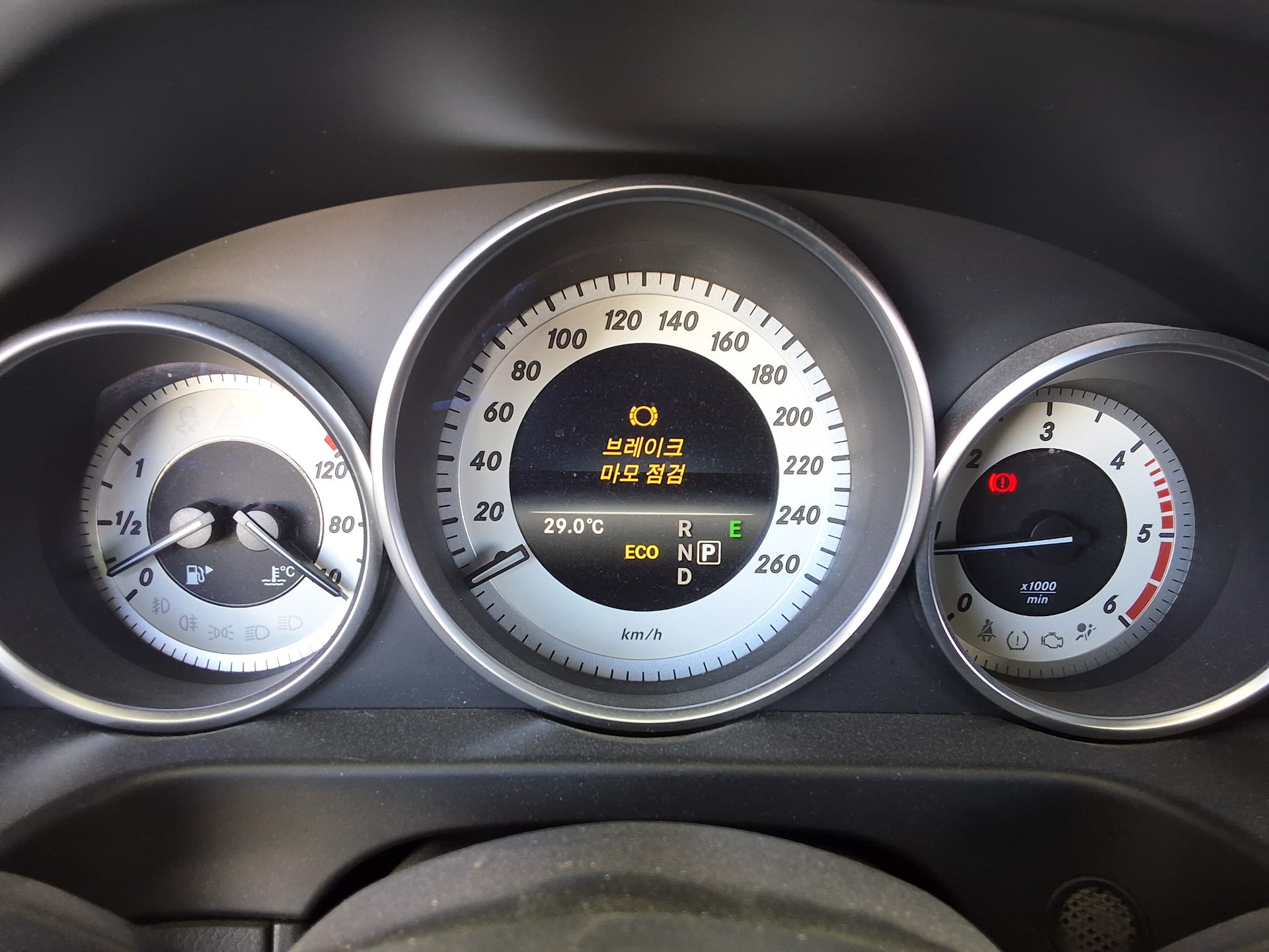 مرسيدس بنز E Class 2015 E220