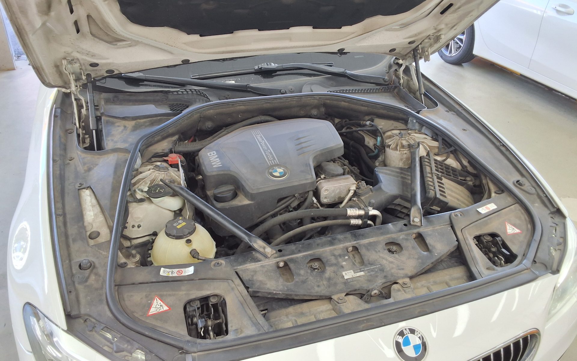 بي إم دبليو 5 Series 2014 528i