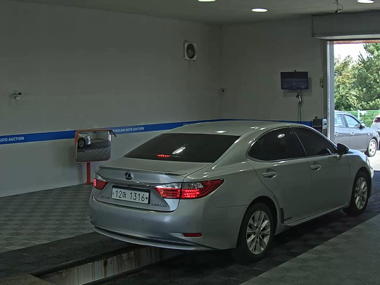 لكزس إي إس 2013 300h