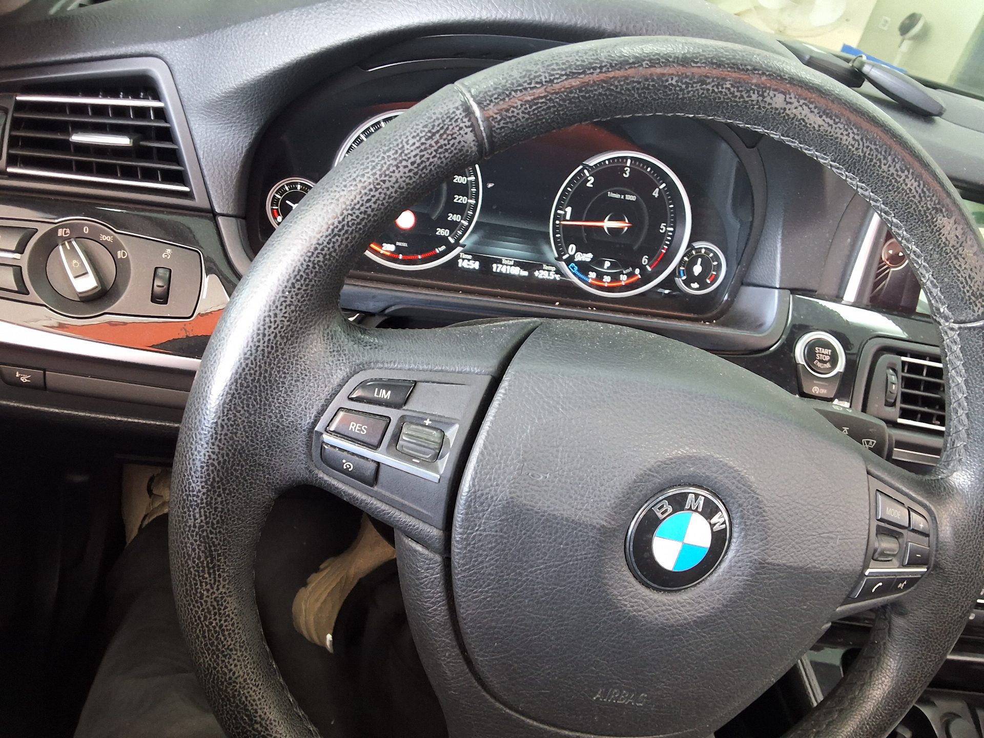 بي إم دبليو 5 Series 2016 520d