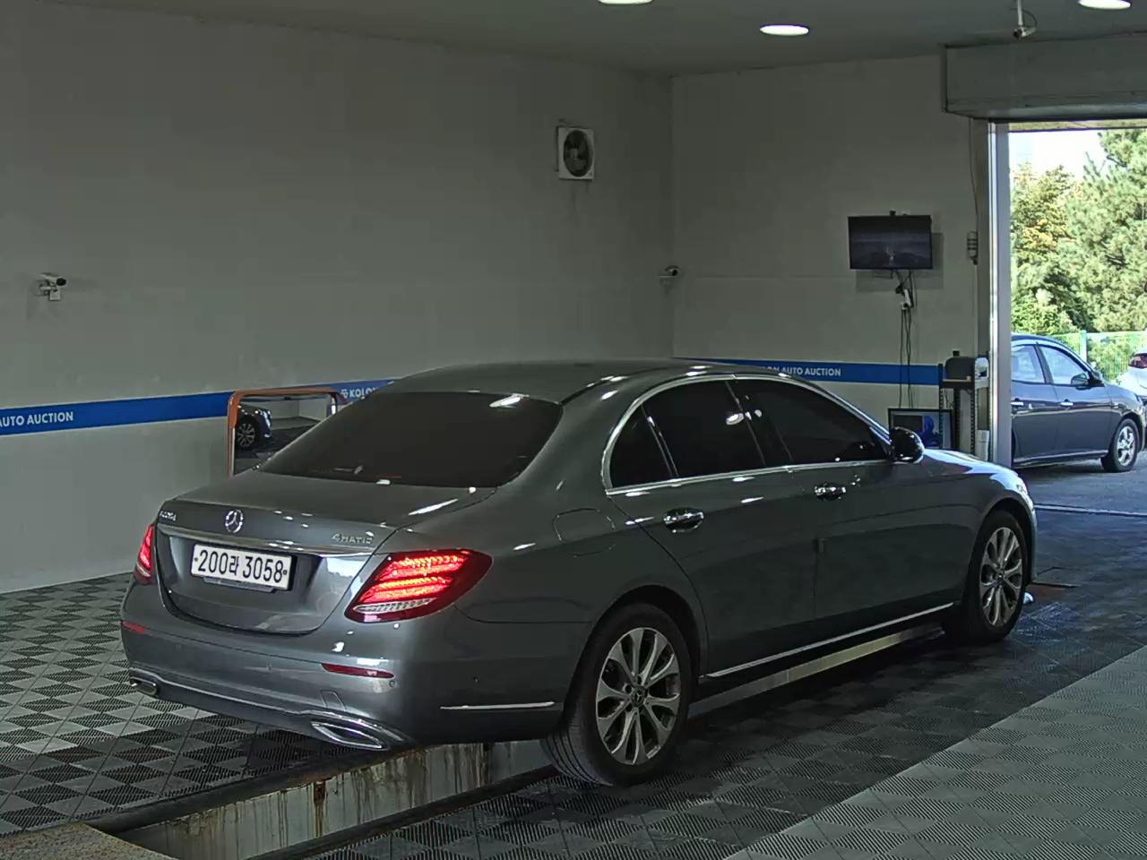 مرسيدس بنز E Class 2019 E220d 4MATIC إكسكلوسيف