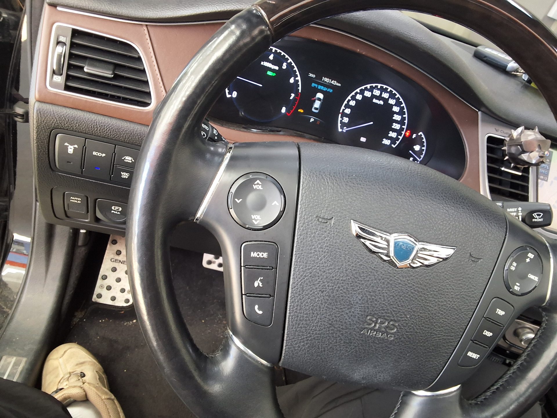 هيونداي جينيسيس Dh G330 مودرن 2012 فاخر VIP