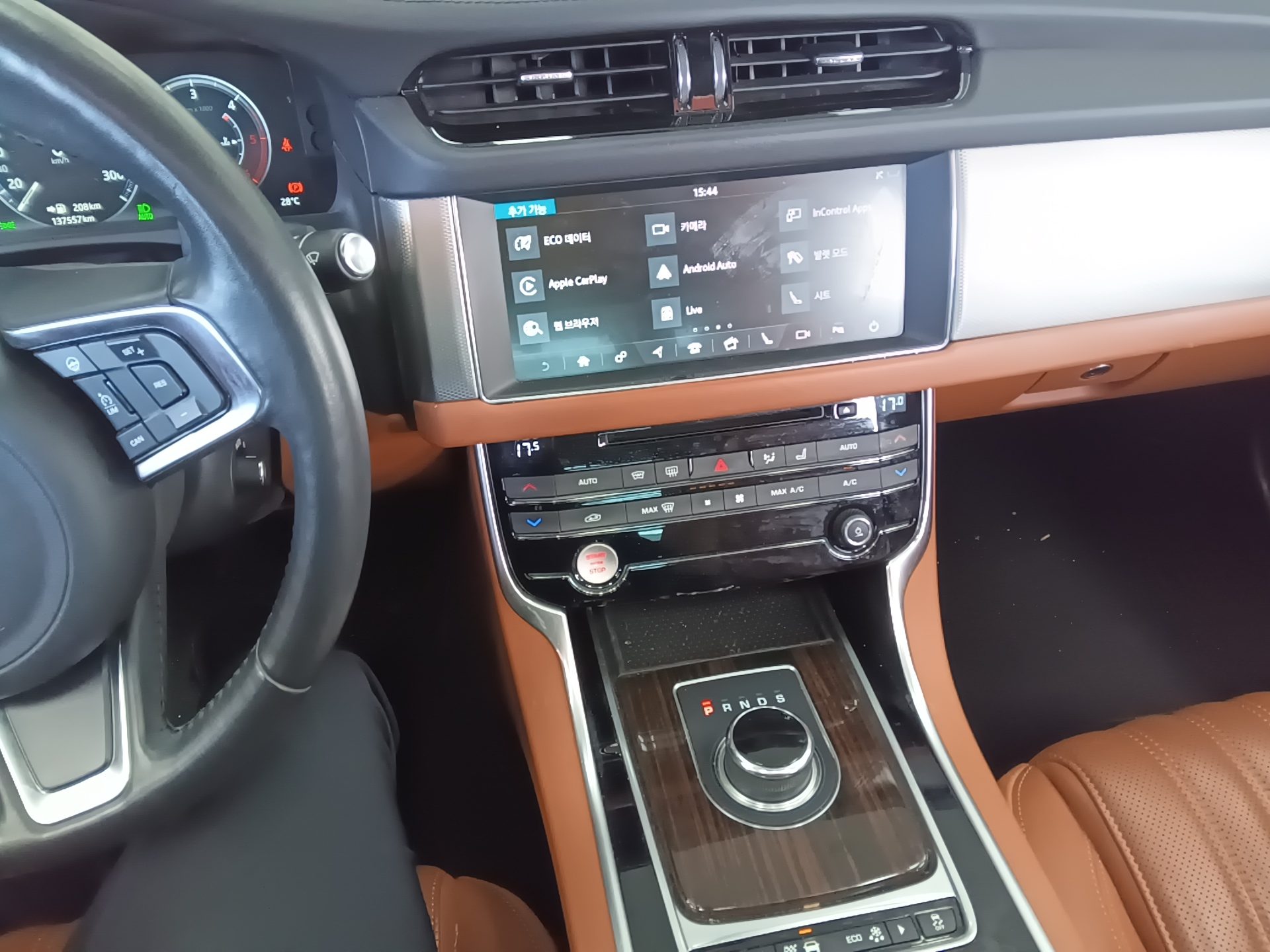 جاكوار Xf 2018