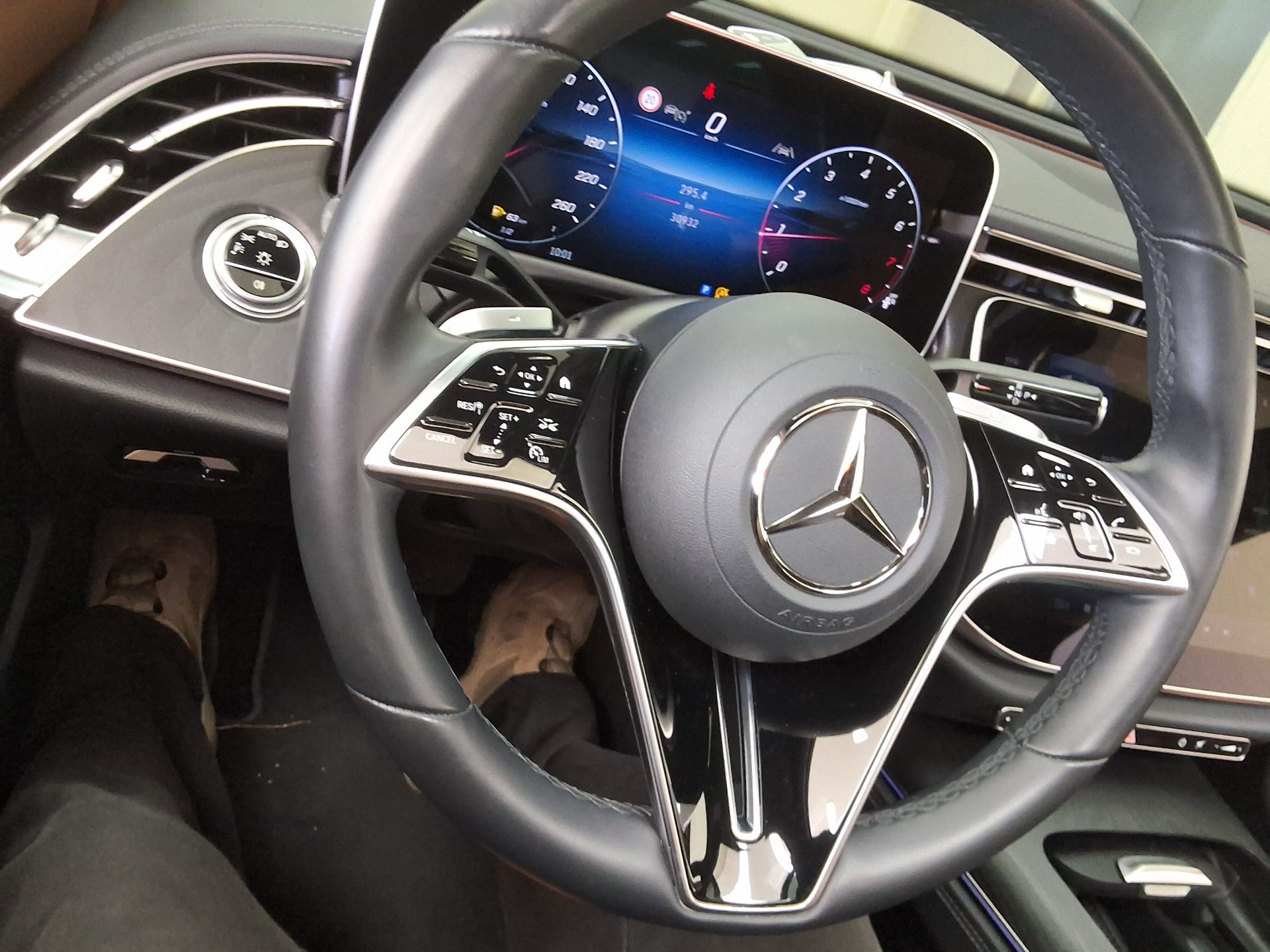 مرسيدس بنز E Class 2025 E200
