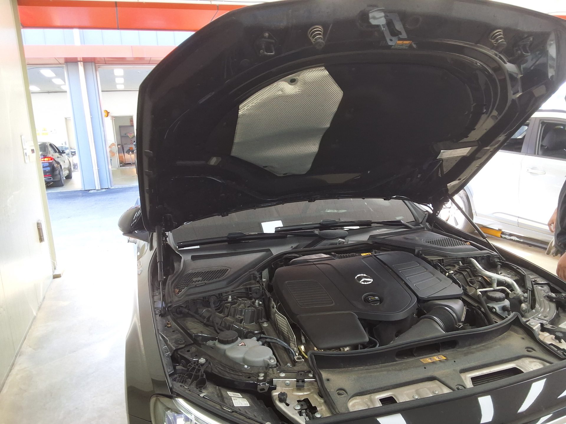 مرسيدس بنز E Class 2025 E200
