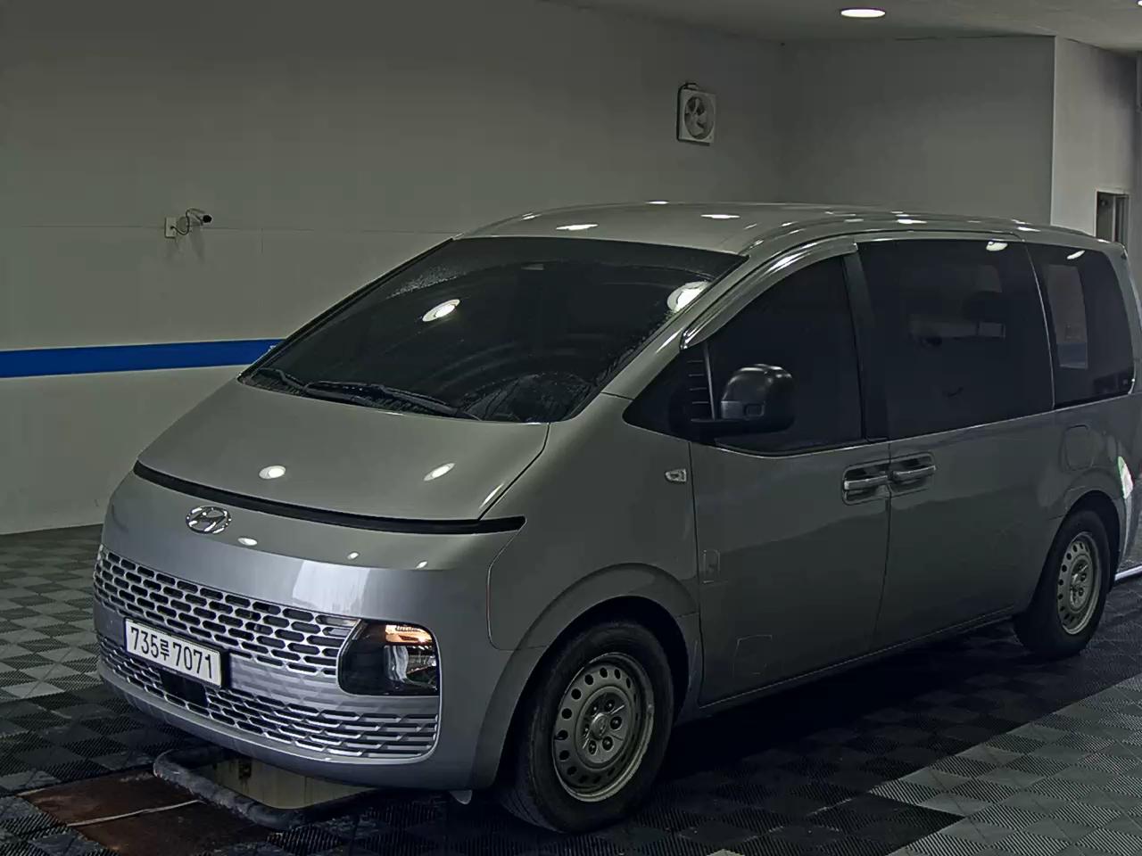 Hyundai Staria