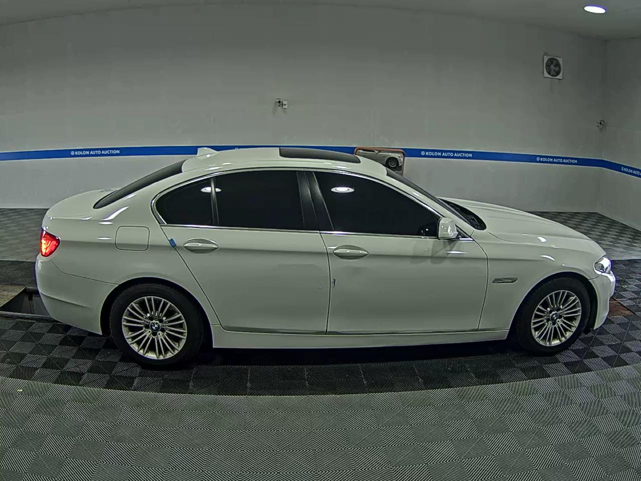 بي إم دبليو 5 Series 2012 520d