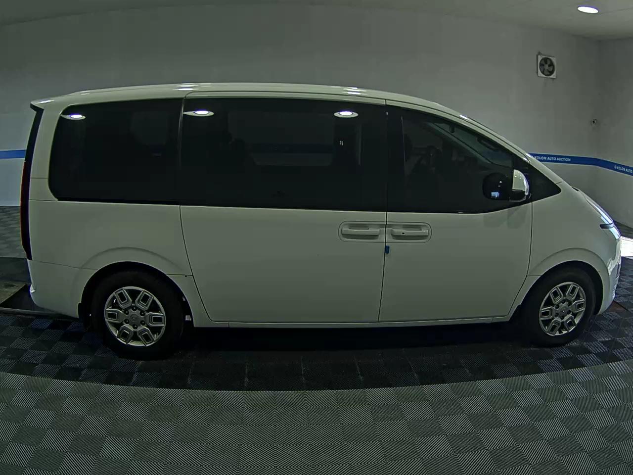 هيونداي ستاريا 2023 MODERN