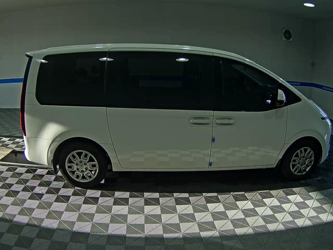 هيونداي ستاريا 2023 MODERN