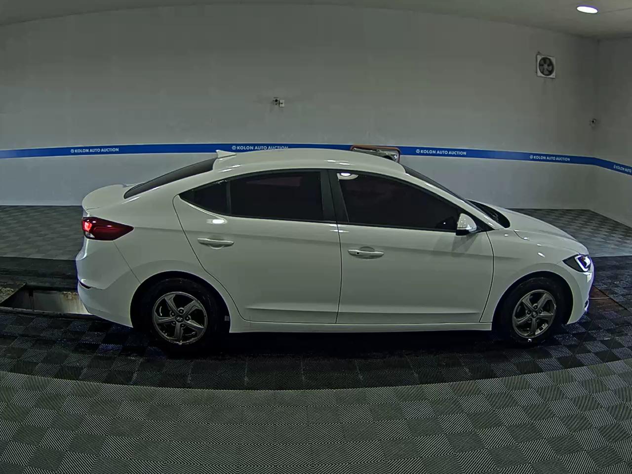 هيونداي أفانتي 2018 AD