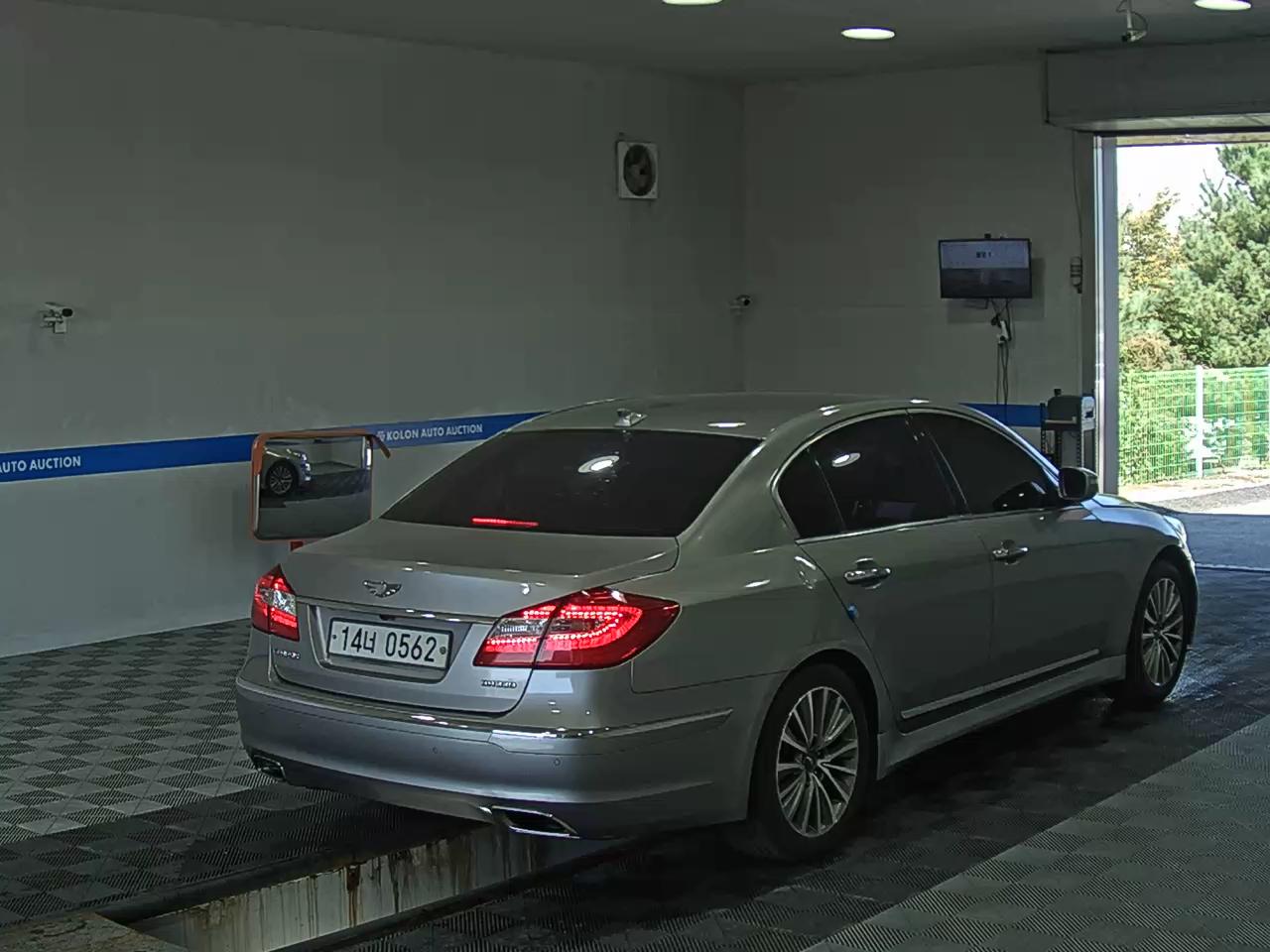 هيونداي جينيسيس Dh G330 مودرن 2013 بريميوم
