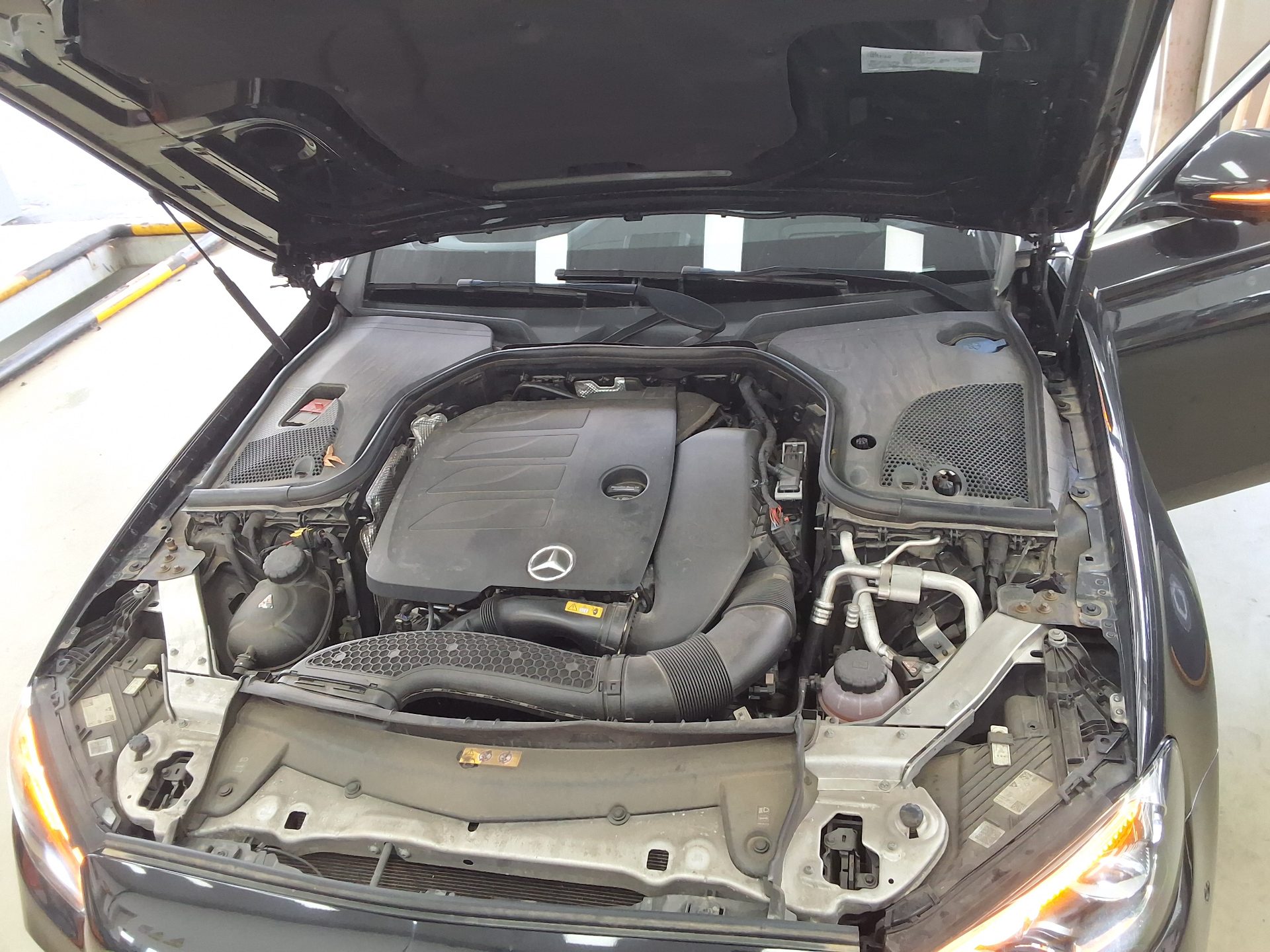 مرسيدس بنز E Class 2022 4MATIC LINE