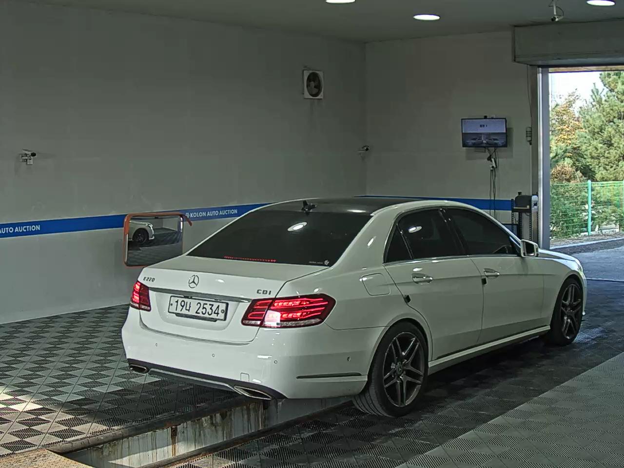 مرسيدس بنز E Class 2014 E220