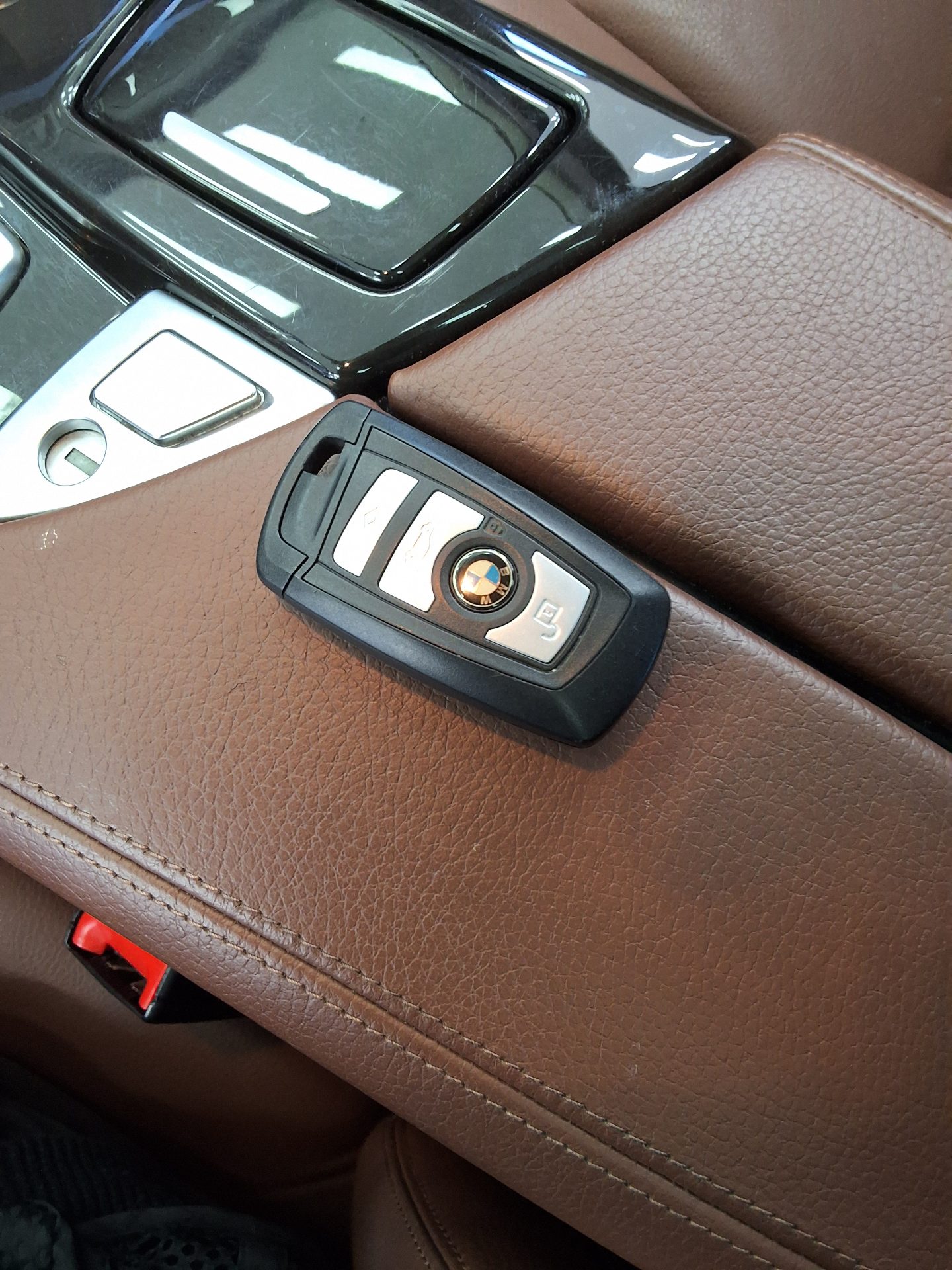 بي إم دبليو 5 Series 2015 528i