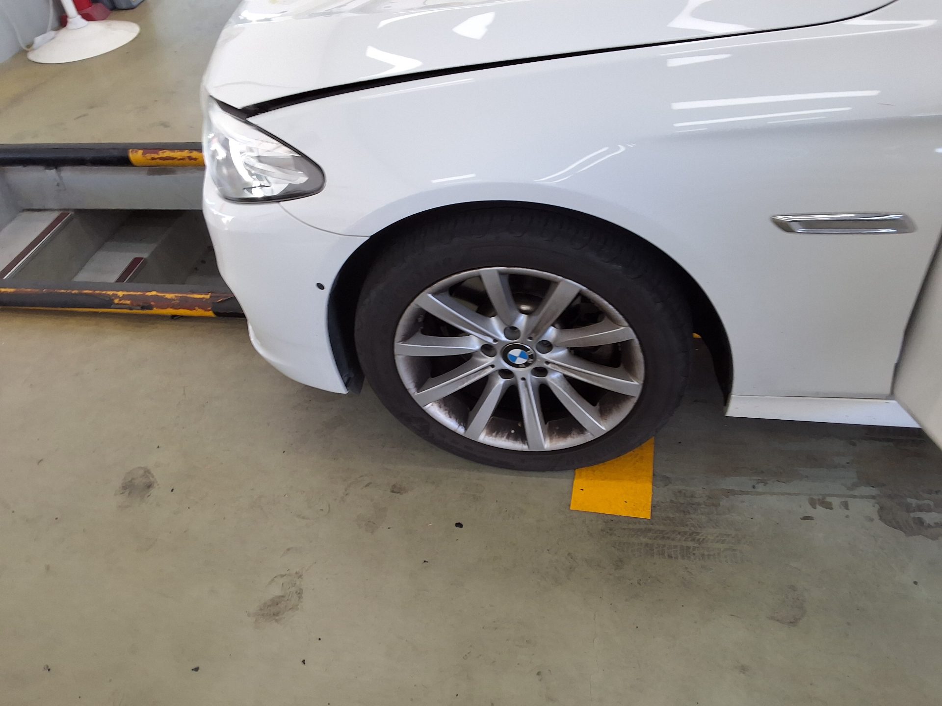 بي إم دبليو 5 Series 2015 528i