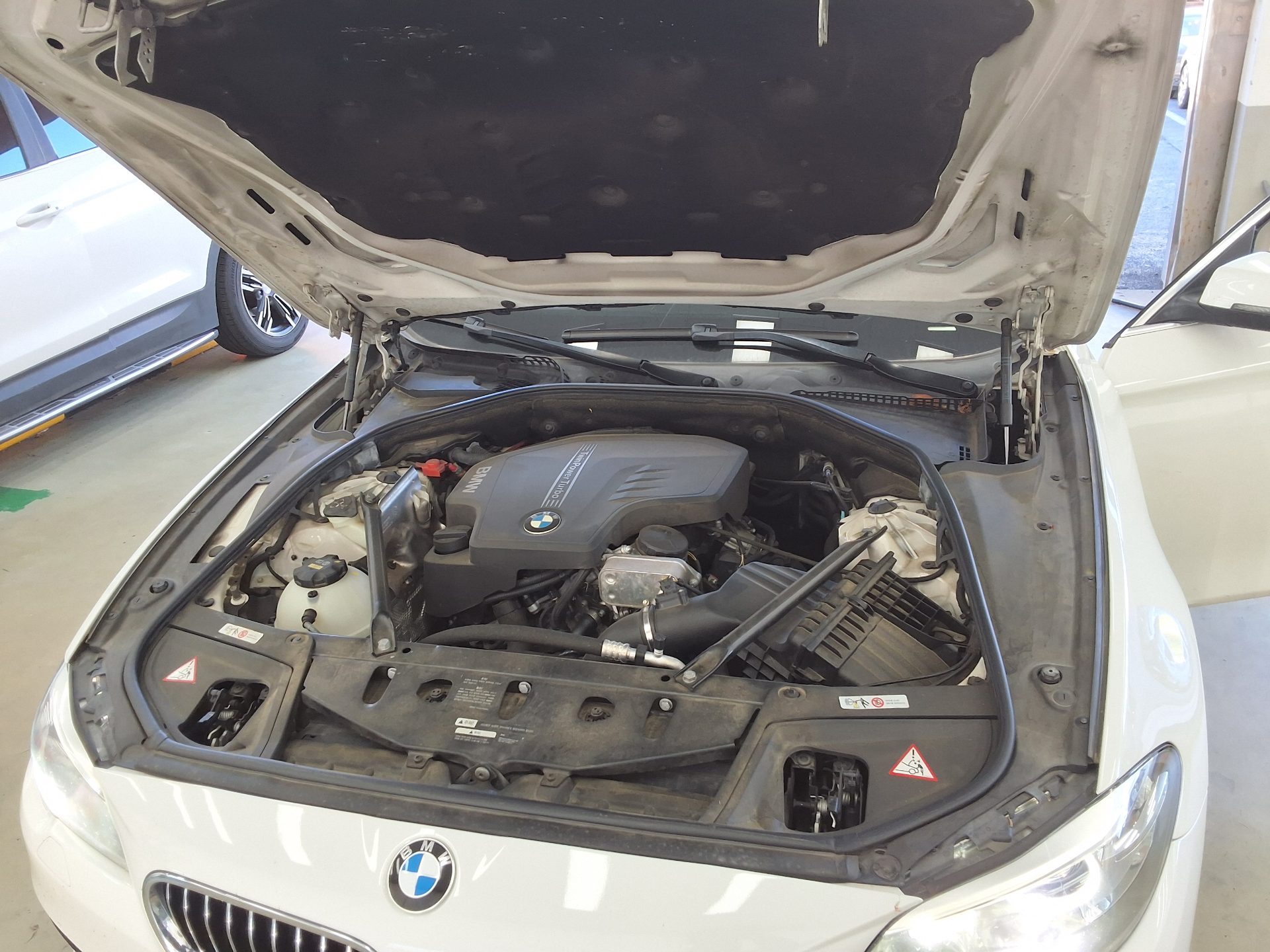 بي إم دبليو 5 Series 2015 528i