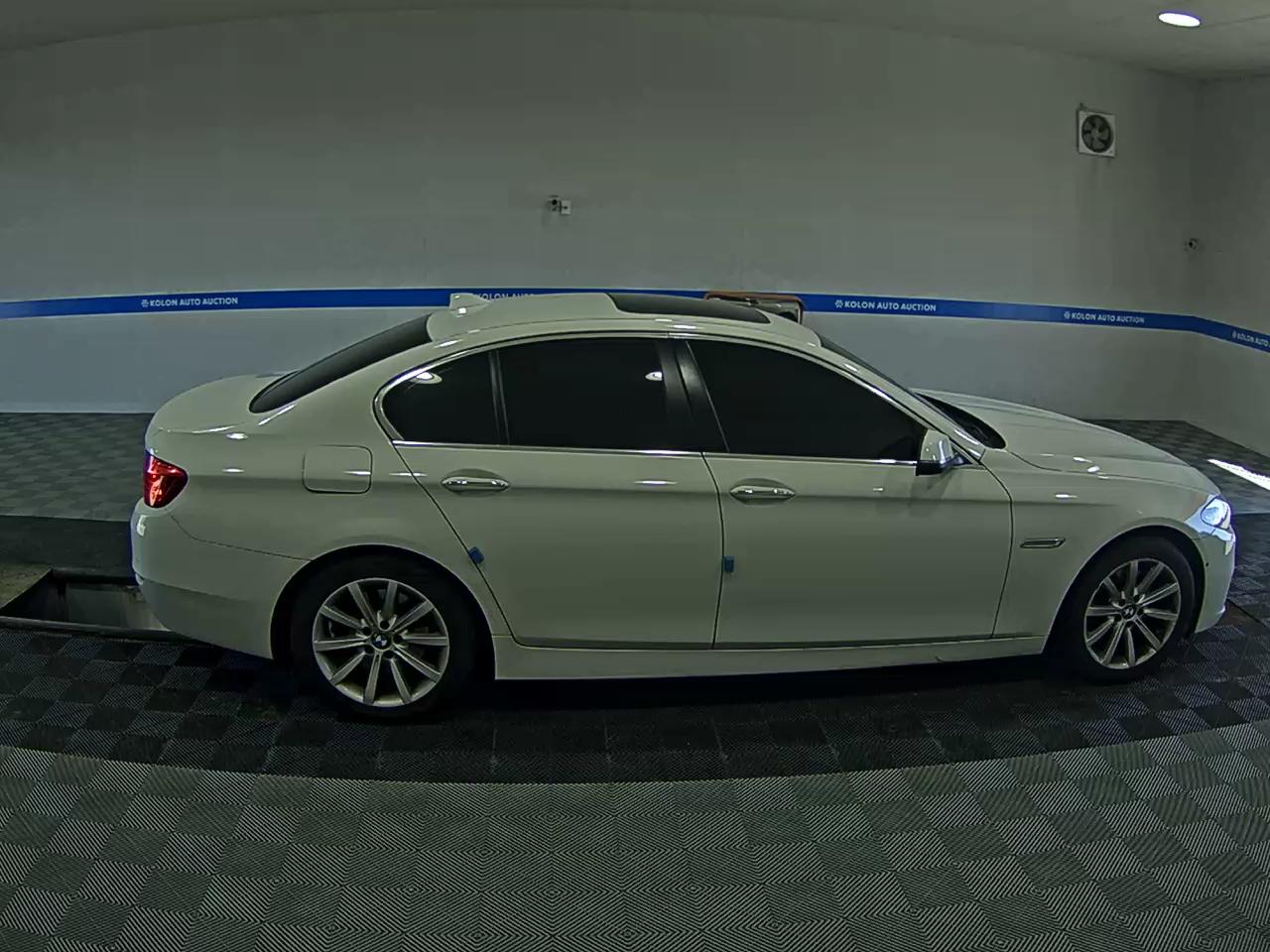 بي إم دبليو 5 Series 2015 528i