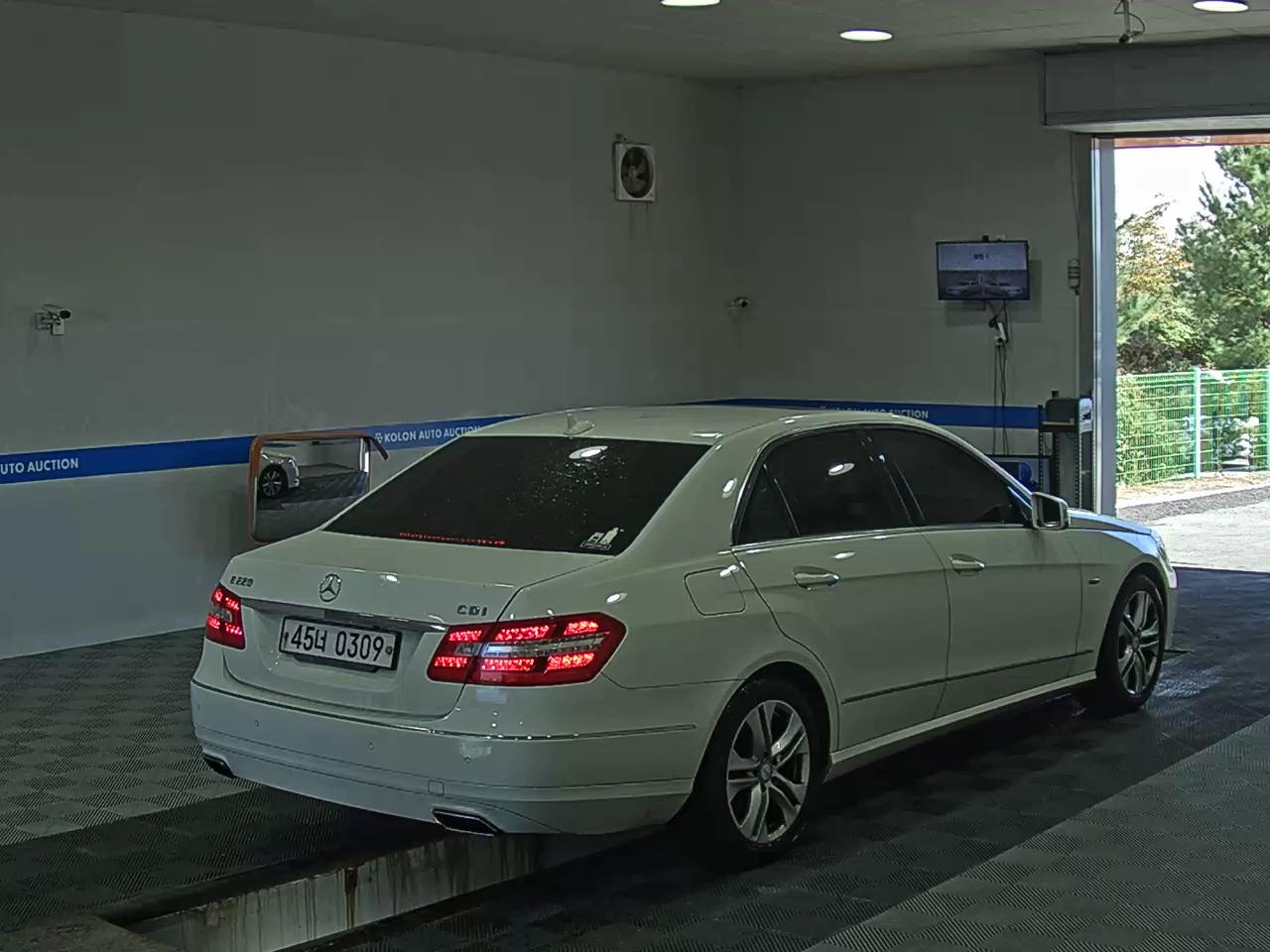 مرسيدس بنز E Class 2012 E220