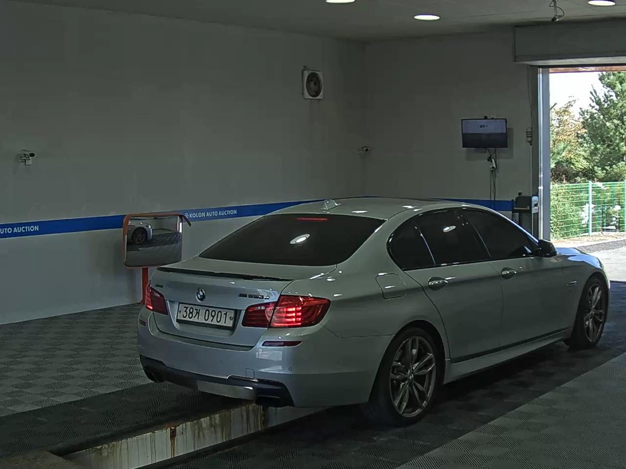 بي إم دبليو 5 Series 2015 M550d