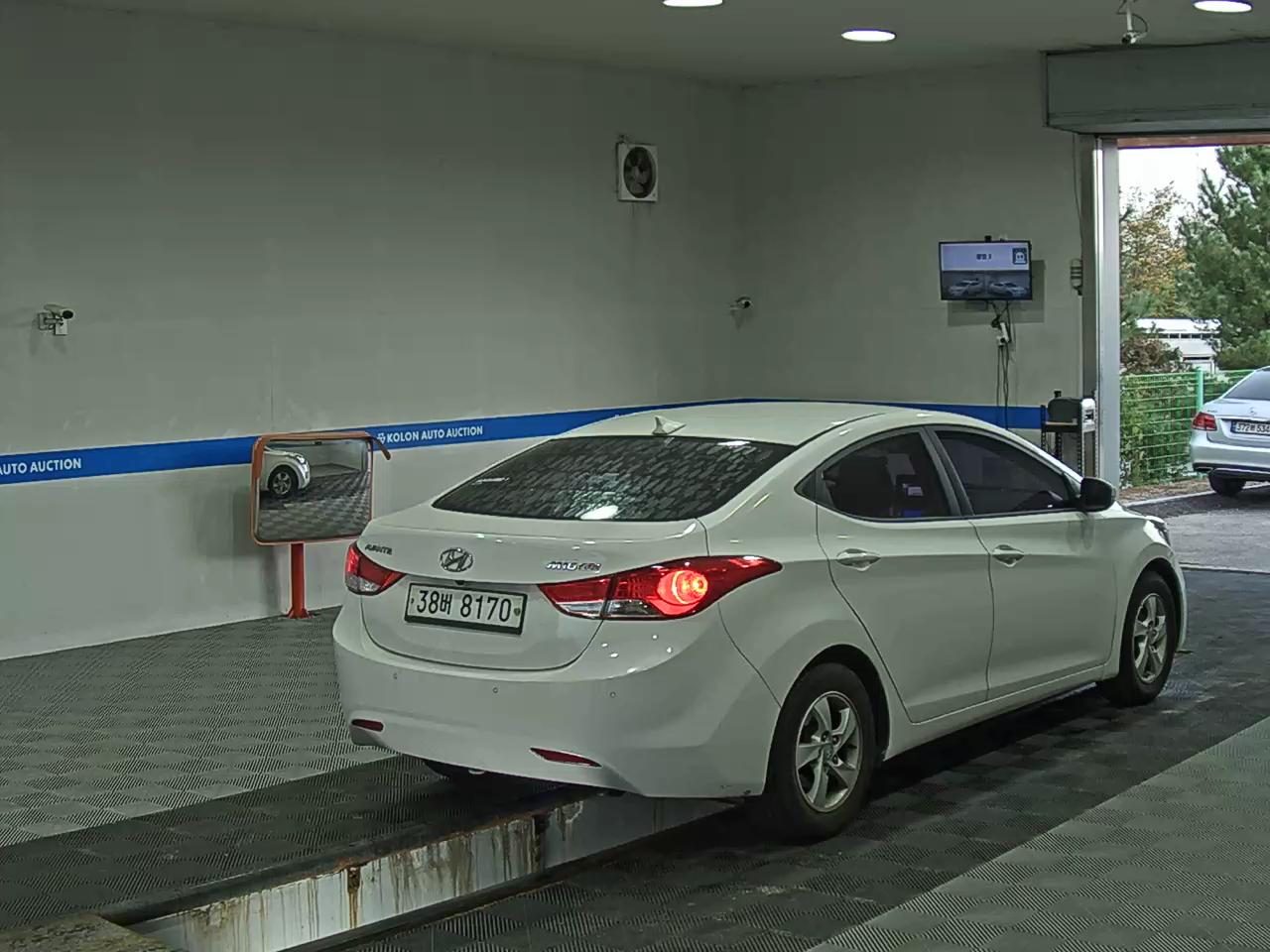 هيونداي أفانتي 2012 M16