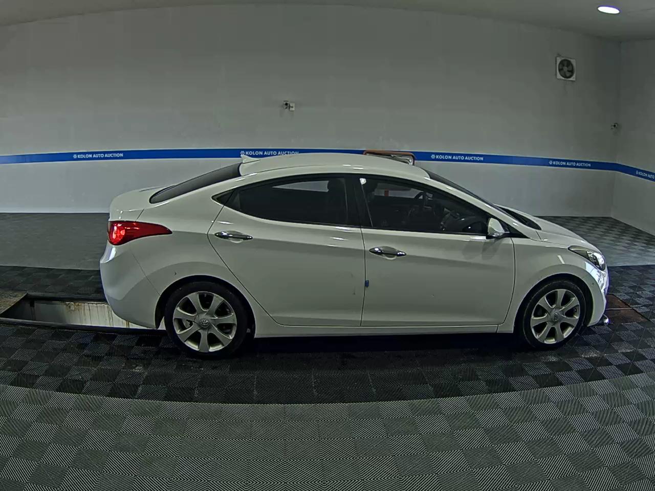 هيونداي أفانتي 2012 M16