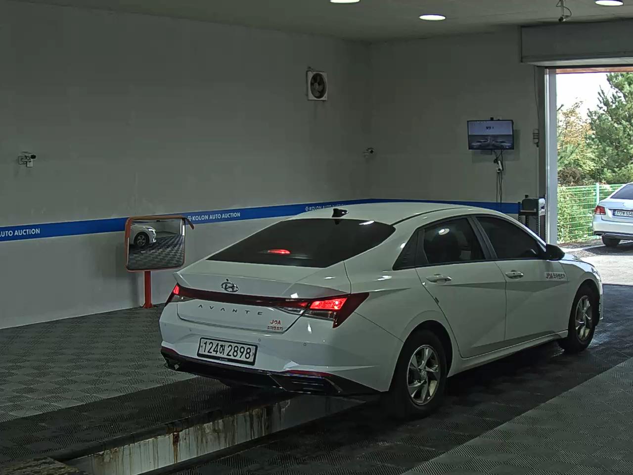 هيونداي أفانتي 2021 MODERN