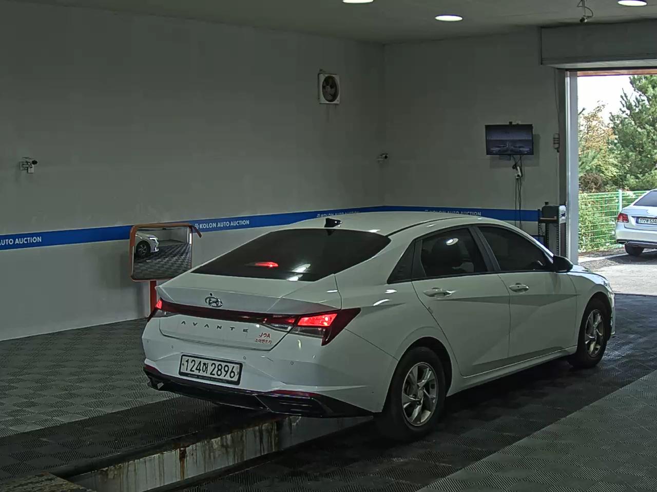 هيونداي أفانتي 2021 MODERN