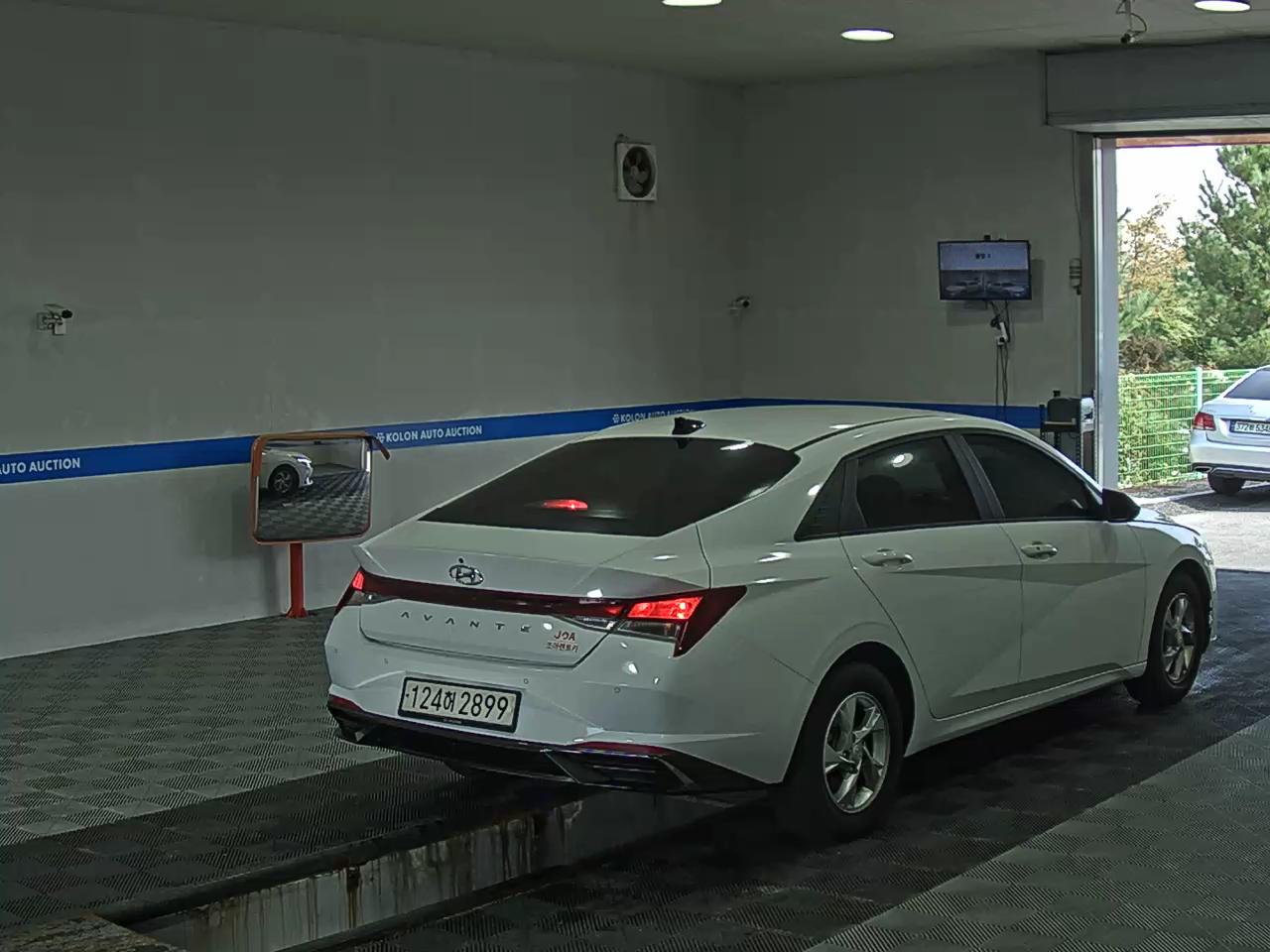 هيونداي أفانتي 2021 MODERN