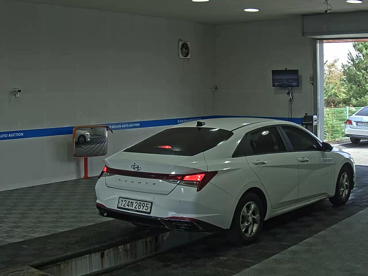 هيونداي أفانتي 2021 MODERN