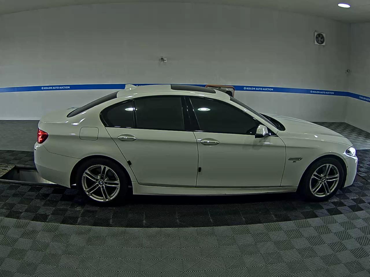 بي إم دبليو 5 Series 2016 520d