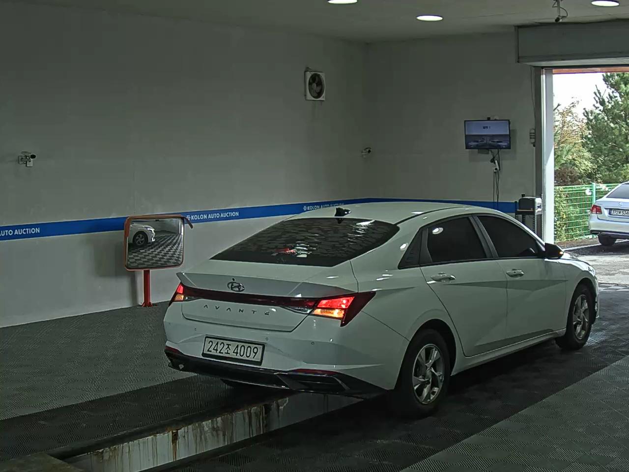 هيونداي أفانتي 2021 MODERN