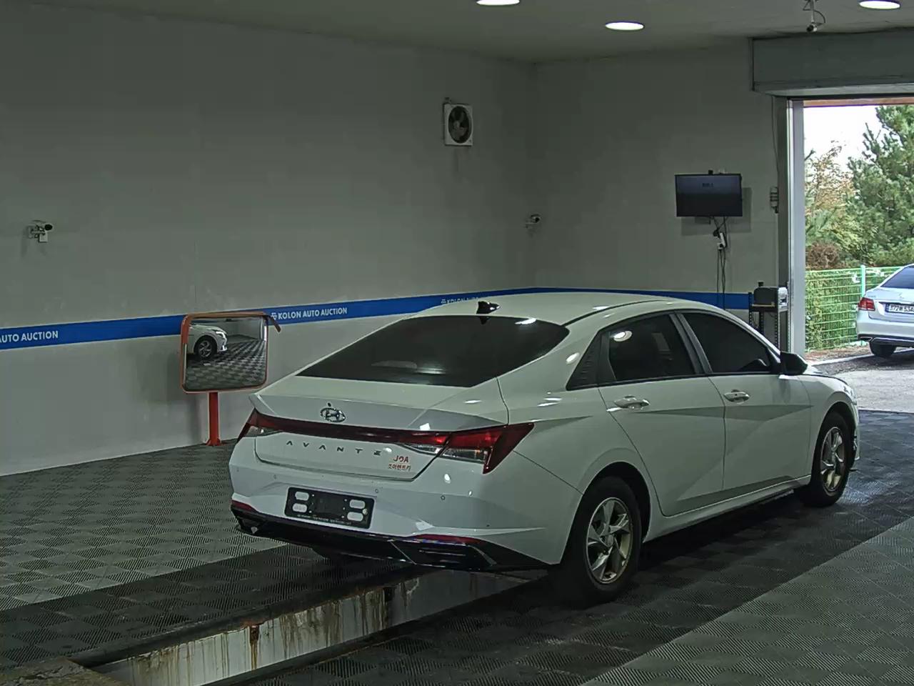 هيونداي أفانتي 2021 MODERN