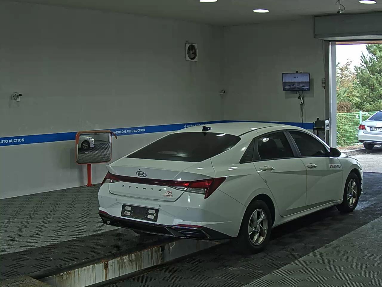 هيونداي أفانتي 2021 MODERN
