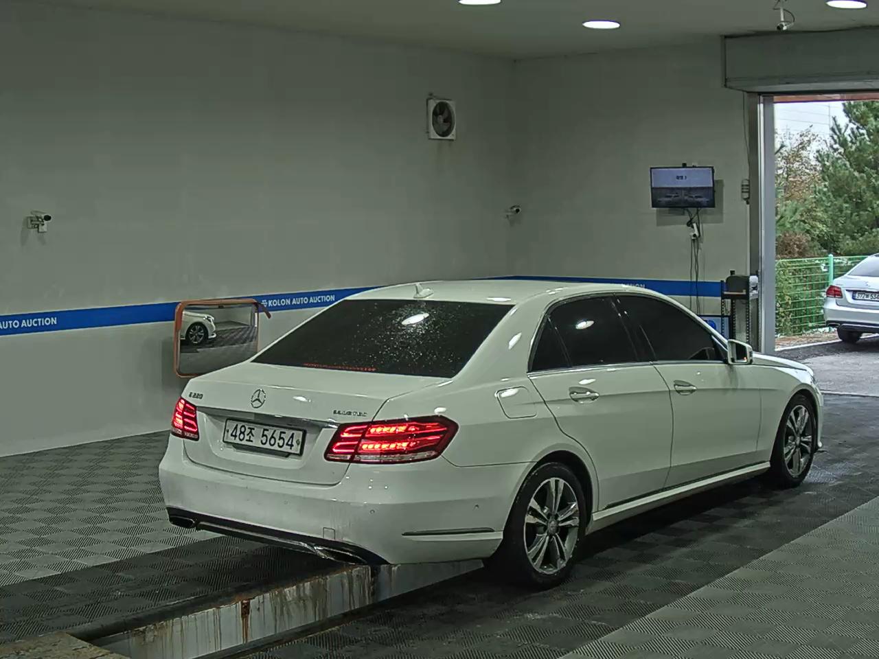 مرسيدس بنز E Class 2015 E220