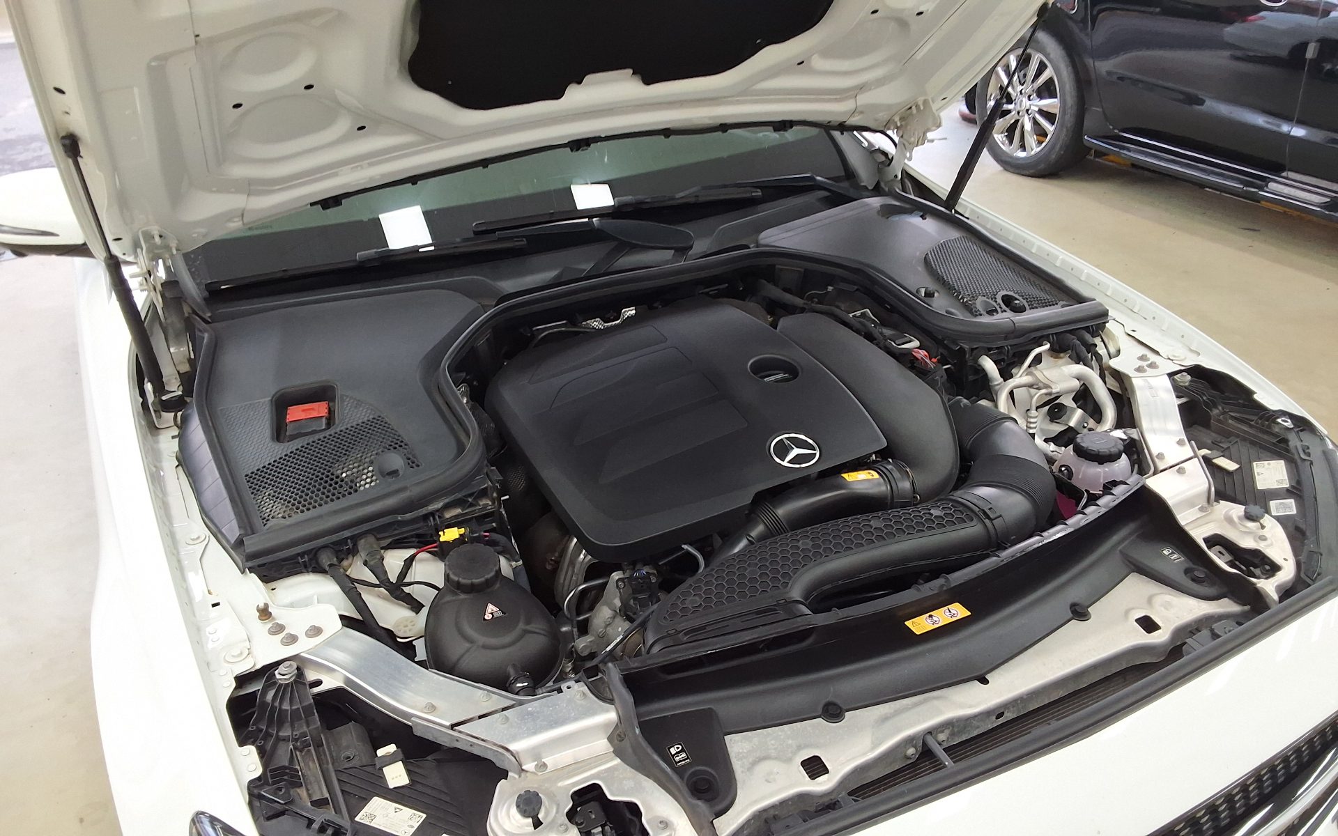 مرسيدس بنز E Class 2022 4MATIC LINE