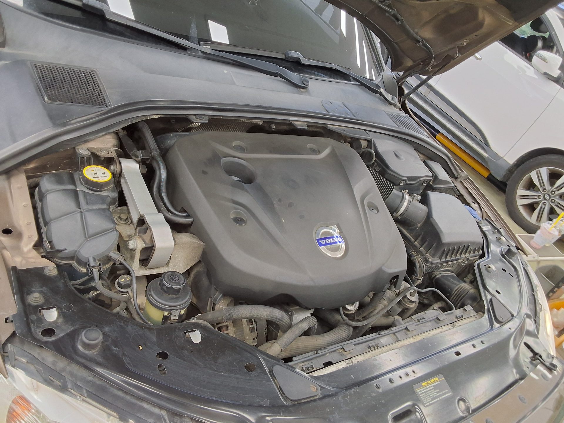 فولفو Xc70 D4 2015