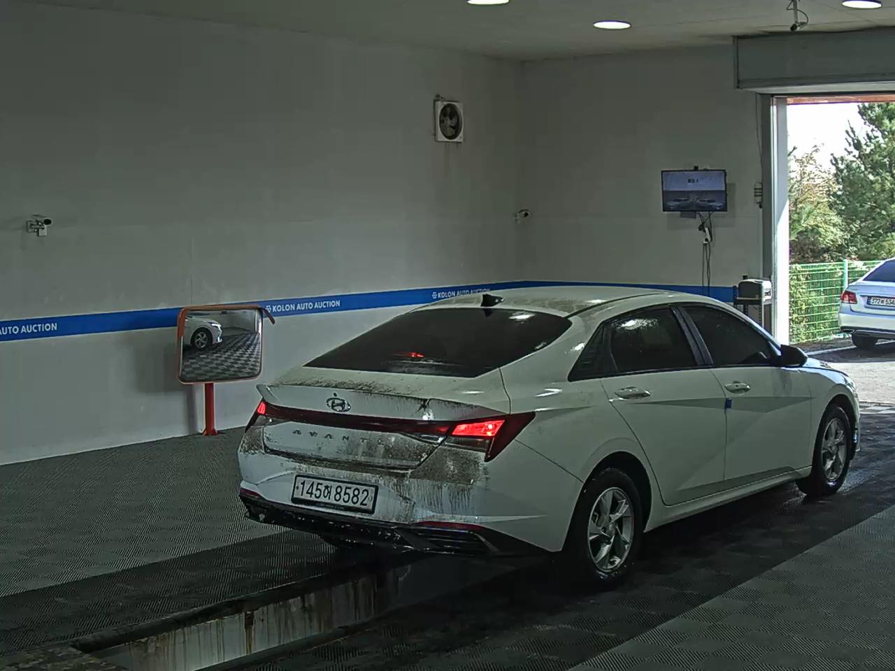 هيونداي أفانتي 2021 MODERN
