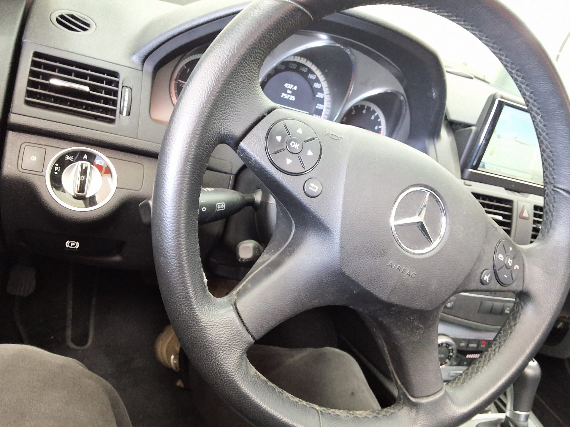 مرسيدس بنز C Class 2011 C200