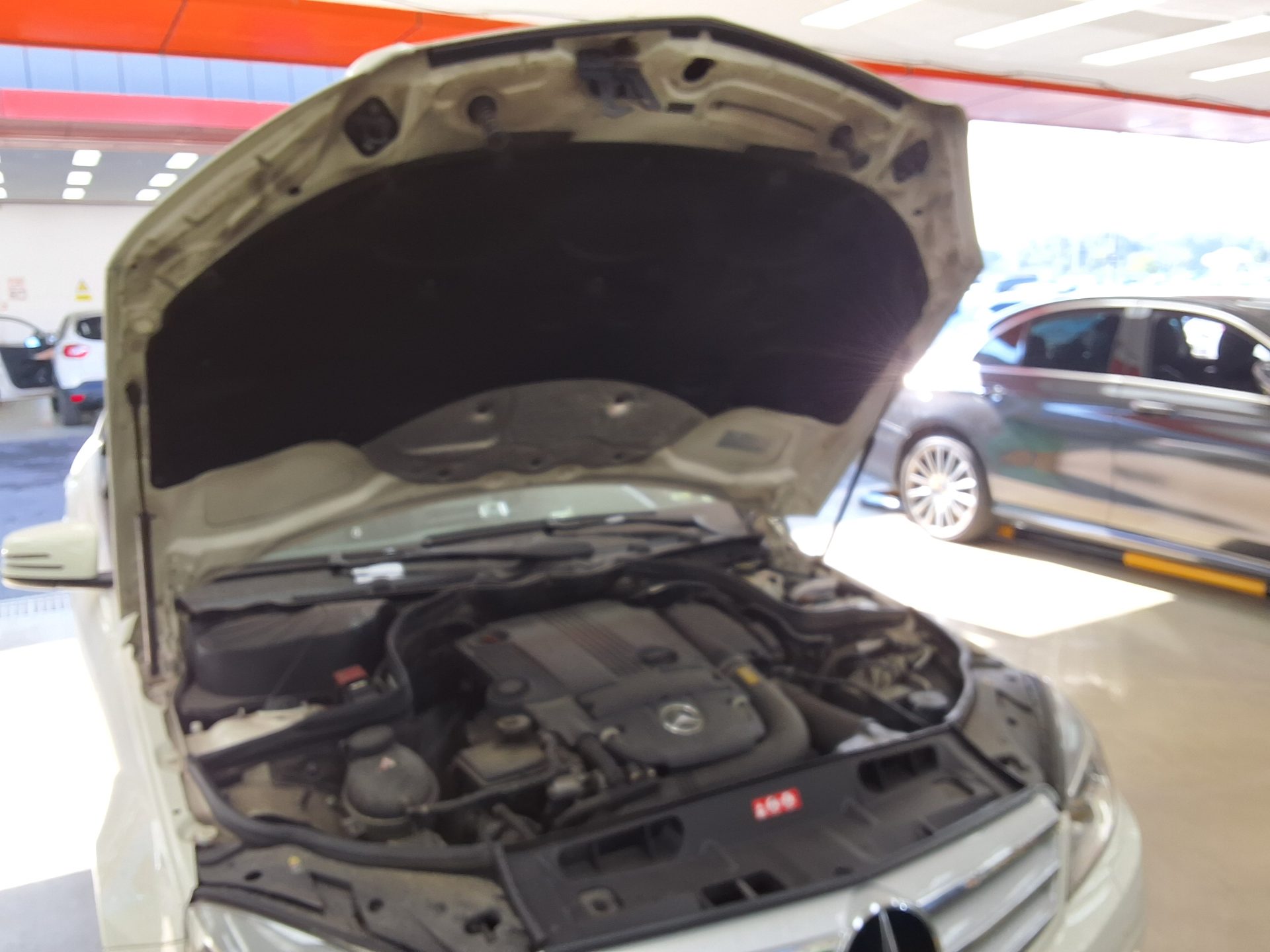 مرسيدس بنز C Class 2011 C200