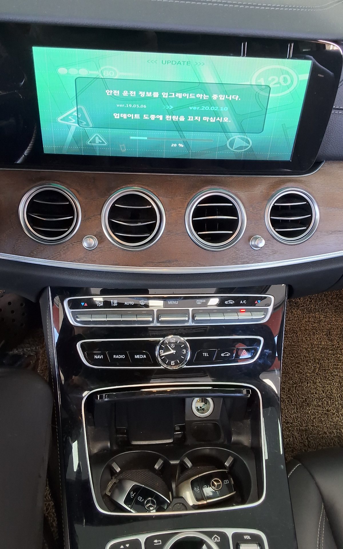 مرسيدس بنز E Class 2017 E220d 4MATIC إكسكلوسيف