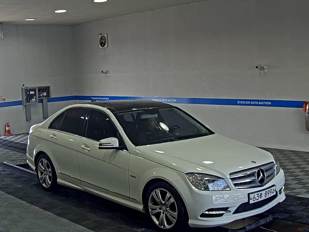 مرسيدس بنز C Class 2011 C200