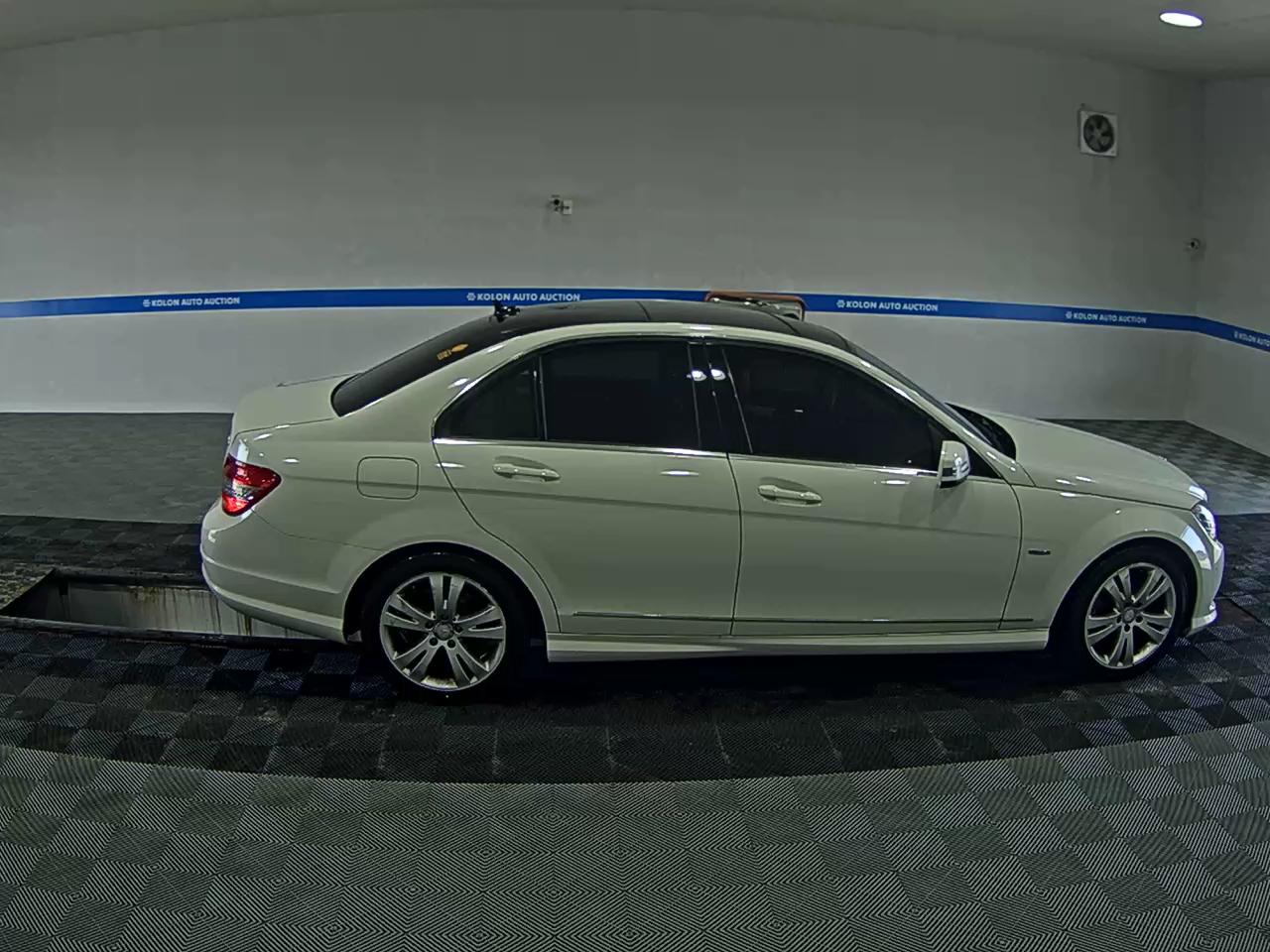 مرسيدس بنز C Class 2011 C200
