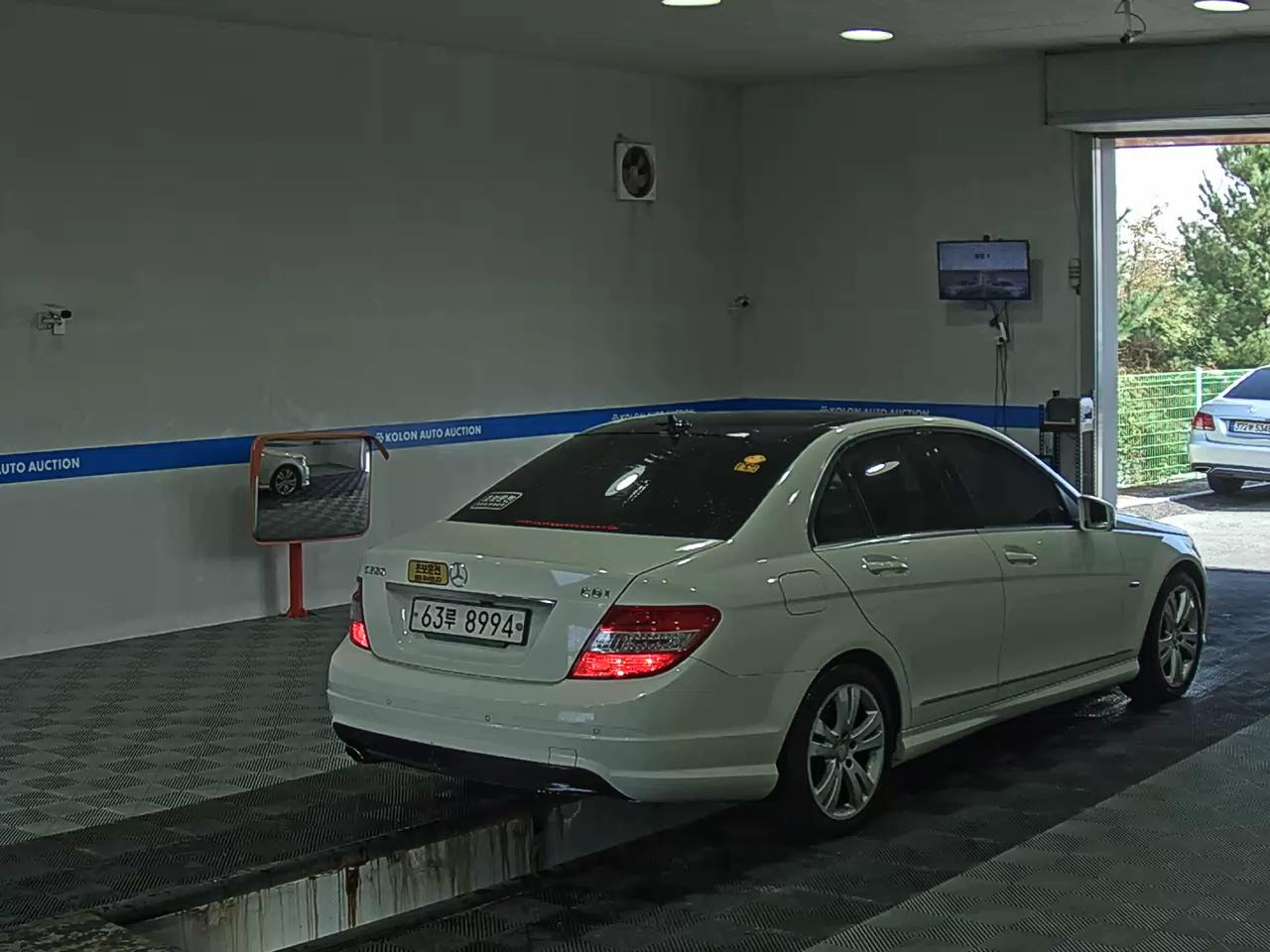 مرسيدس بنز C Class 2011 C200