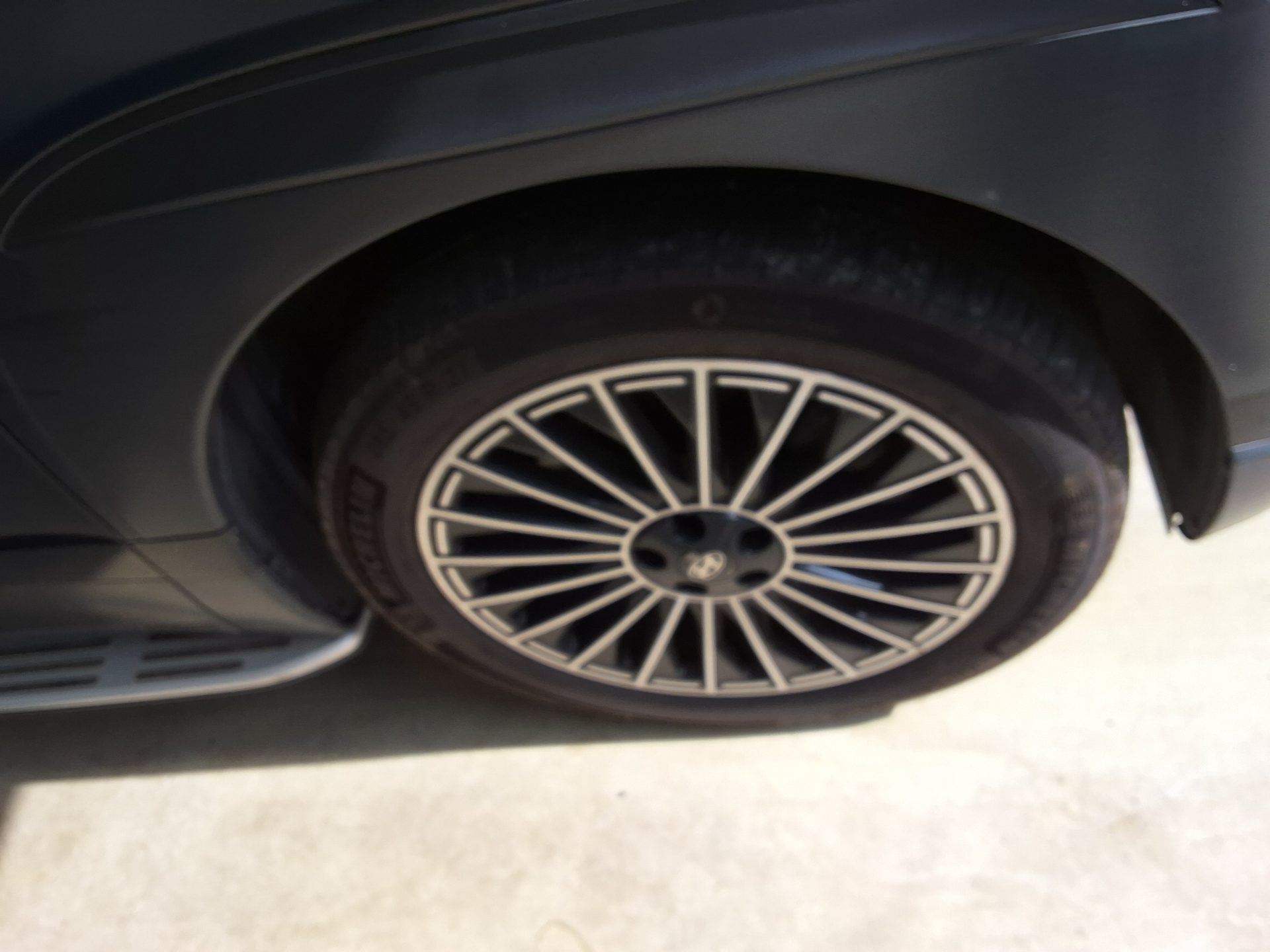 هيونداي أيونيك 2025 EV دفع رباعي