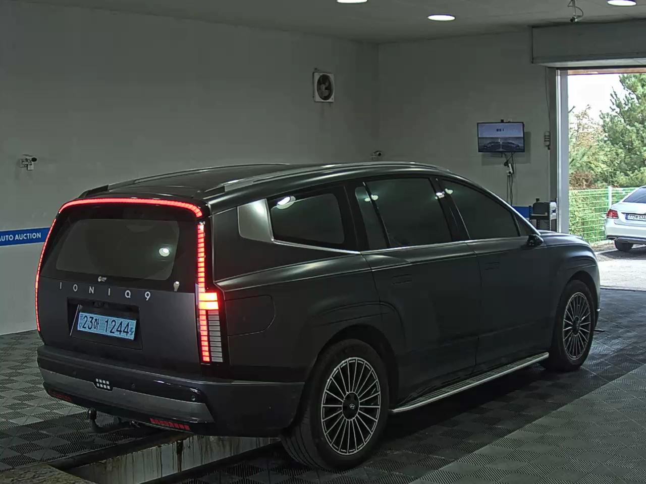 هيونداي أيونيك 2025 EV دفع رباعي